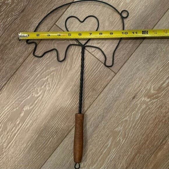 Vintage Rug Beater Wire Pig With A Heart‎ - Picture 2 of 2